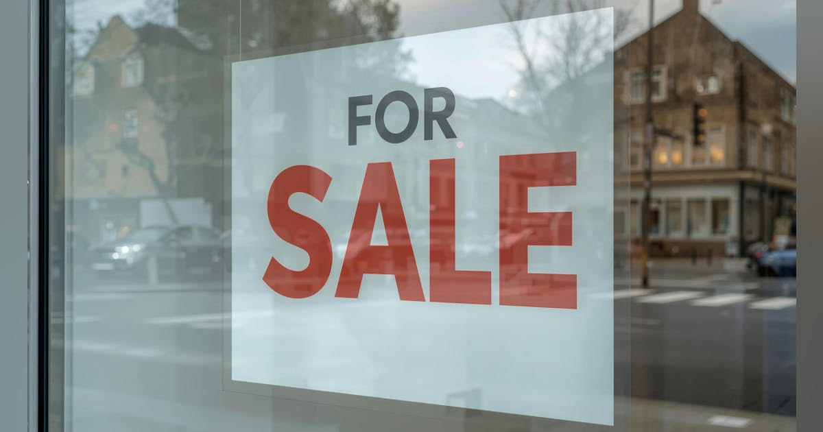 automnaguys's tweet card. If you’re the face of your business and the one making every decision and holding every supplier and/or customer relationship, that’s a problem.