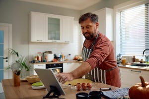 robinsnewswire's tweet card. You already have enough to do for Thanksgiving, especially if you're inviting people over to your home. But in my years of testing smart home devices, I've stumbled onto several easy hacks that use...