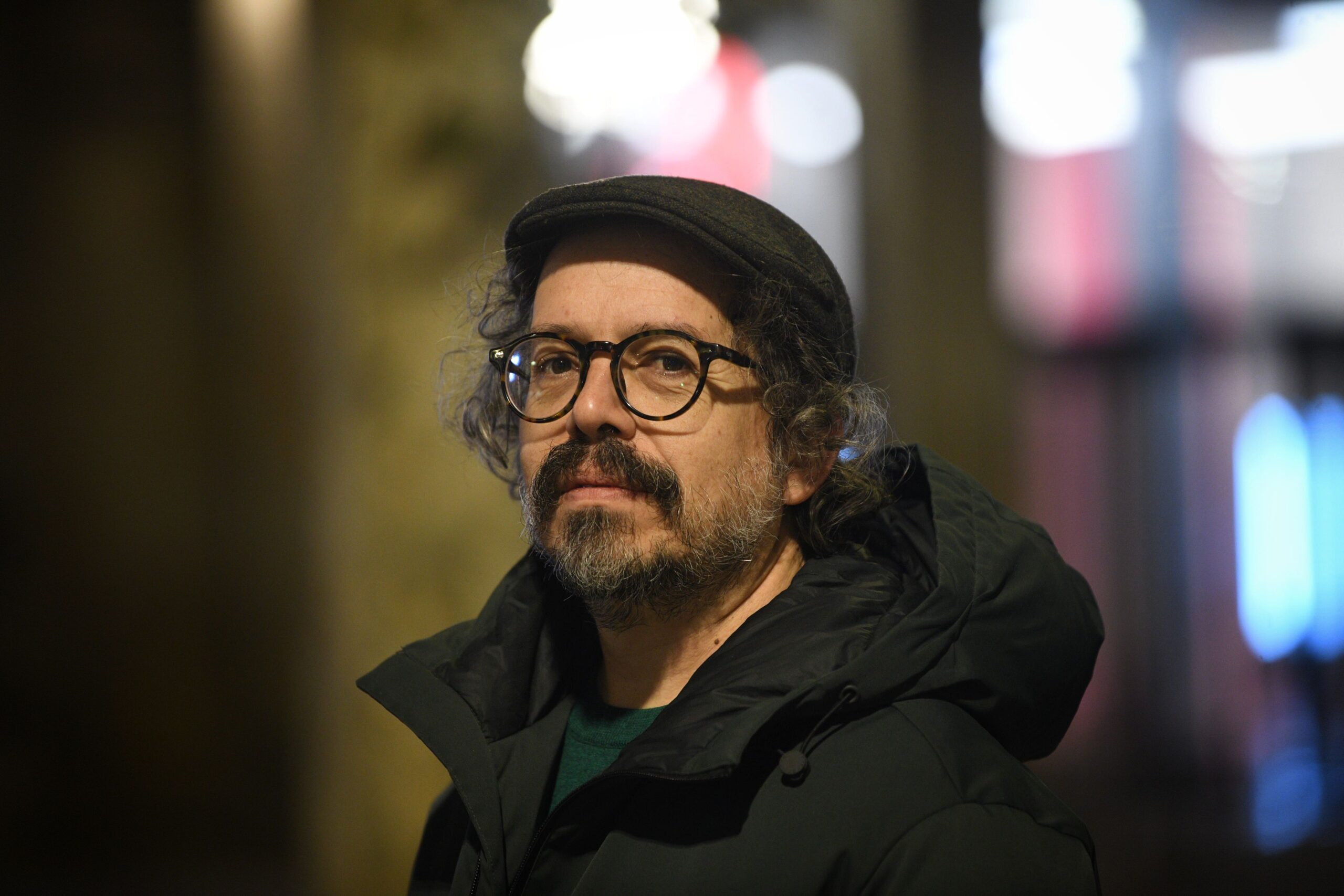 novarsonline's tweet card. U Srbiji se osećam kao kod kuće. Jer u Argentini gotovo svakoga dana imamo proteste. Odrastao sam u Argentini, studirao književnost i filozofiju na državnom univerzitetu i sada sam se, boraveći u...