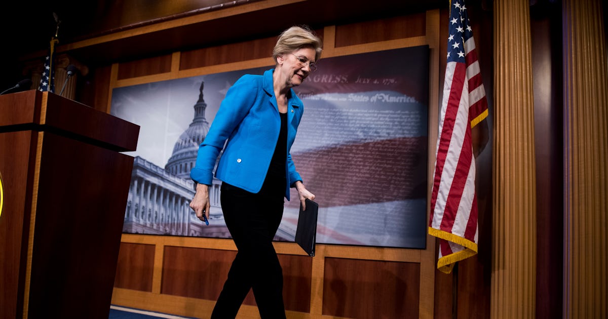 ewarren's tweet card. Fresh off a DNC speech, Sen. Elizabeth Warren turns her attention to the postmaster general and the USPS. And, of course, she has a plan.