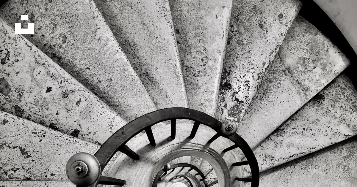 deletec1's tweet card. Spiral staircase – Massimo Virgilioが撮影したこの写真をUnsplashでダウンロードする