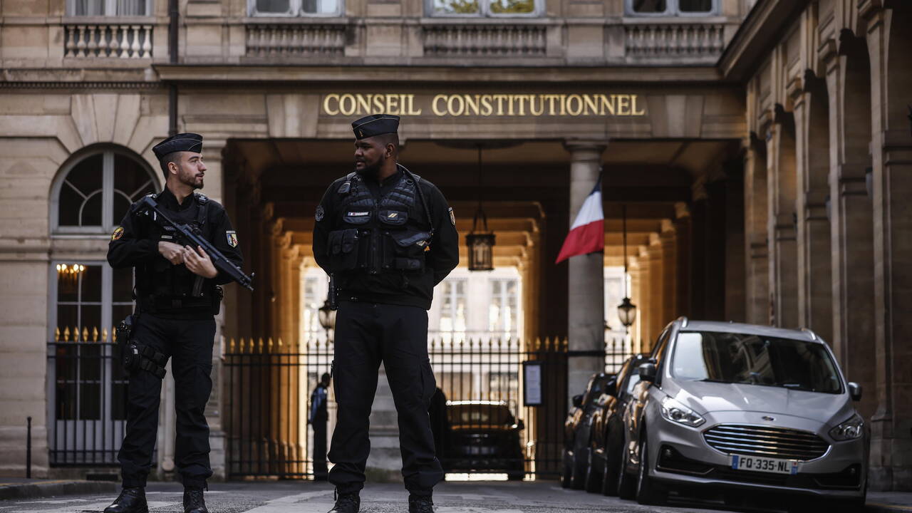 RaveaudGilles's tweet card. OPINION. La France est bel et bien en train de rejoindre le camp des démocraties «illibérales» juge Jean-François Bayart, professeur à l’IHEID, pour qui Emmanuel Macron vit dans une réalité parallèle...