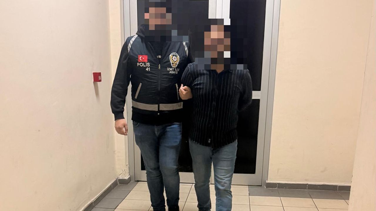 ozgunkocaeli's tweet card. 12 yaşından küçük çocuğu istismar etme suçundan 8 yıl 10 ay 20 gün hapis cezası ile aranan sapık S.K. İzmit'te yakalandı.