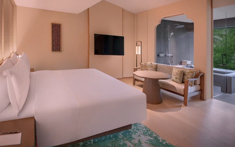 hpnujxBJMhgisaE's tweet card. れんが造りの外観を保存するため、壁を残したまま細心の注意を払い、さまざまな部材を組み上げていった。ただれんがが積まれただけだったのを、「中に細くてかたい柱を何本も入れて壁自体を強くした。森トラストと