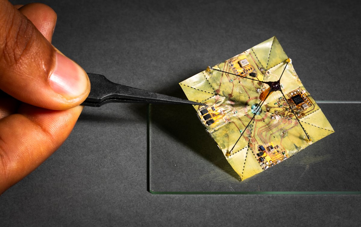 TomorrowNook's tweet card. Scientists at the University of Washington have developed flying robots that change shape in mid-air. The solar-powered bots have a distinctive look that resembles origami.