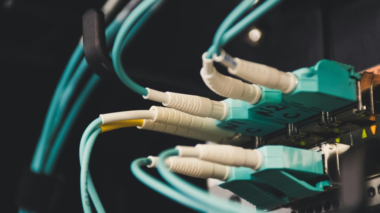 MexicoCyber's tweet card. Latin America must modernize telecom infrastructure with cloud-native 5G to meet growing digital service demands, says Whitestack.