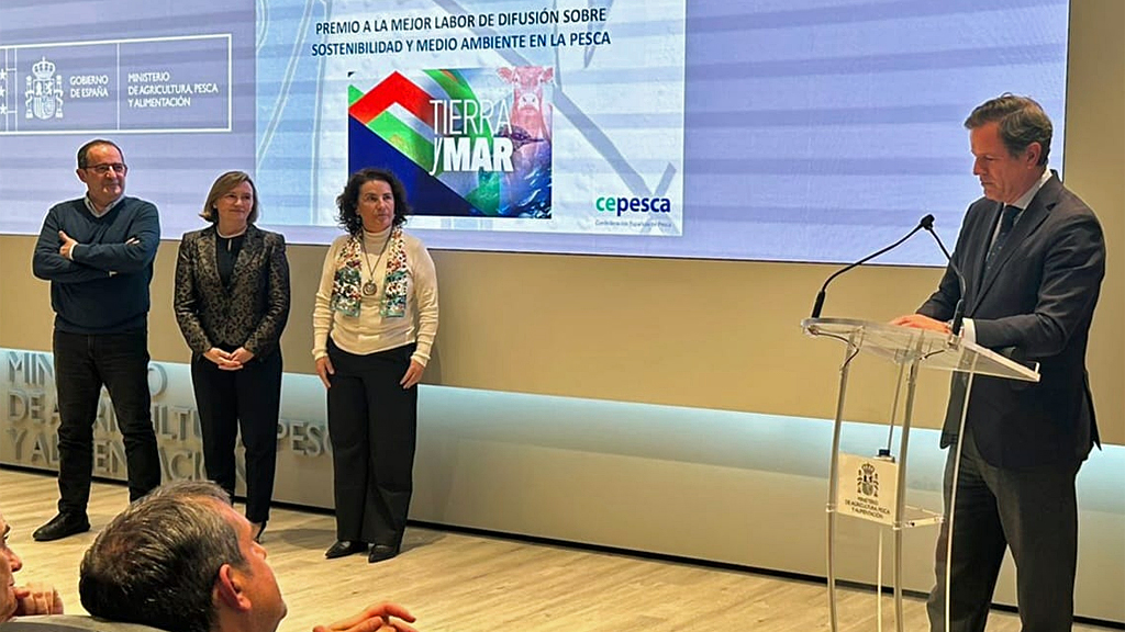 TierrayMarRTVA's tweet card. RTVA | Premios recibidosEl director del programa, José María Montero, y la editora, María José Gómez-Biedma, han recogido el galardón este martes, que ha sido entregado por la Secretaria General de...