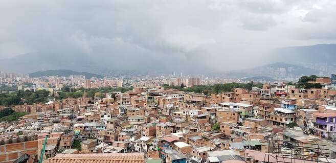 petrogustavo's tweet card. En las comunas los pobladores, líderes sociales, comerciantes y miembros activos de las bandas criminales ven con esperanzas la Paz Total.