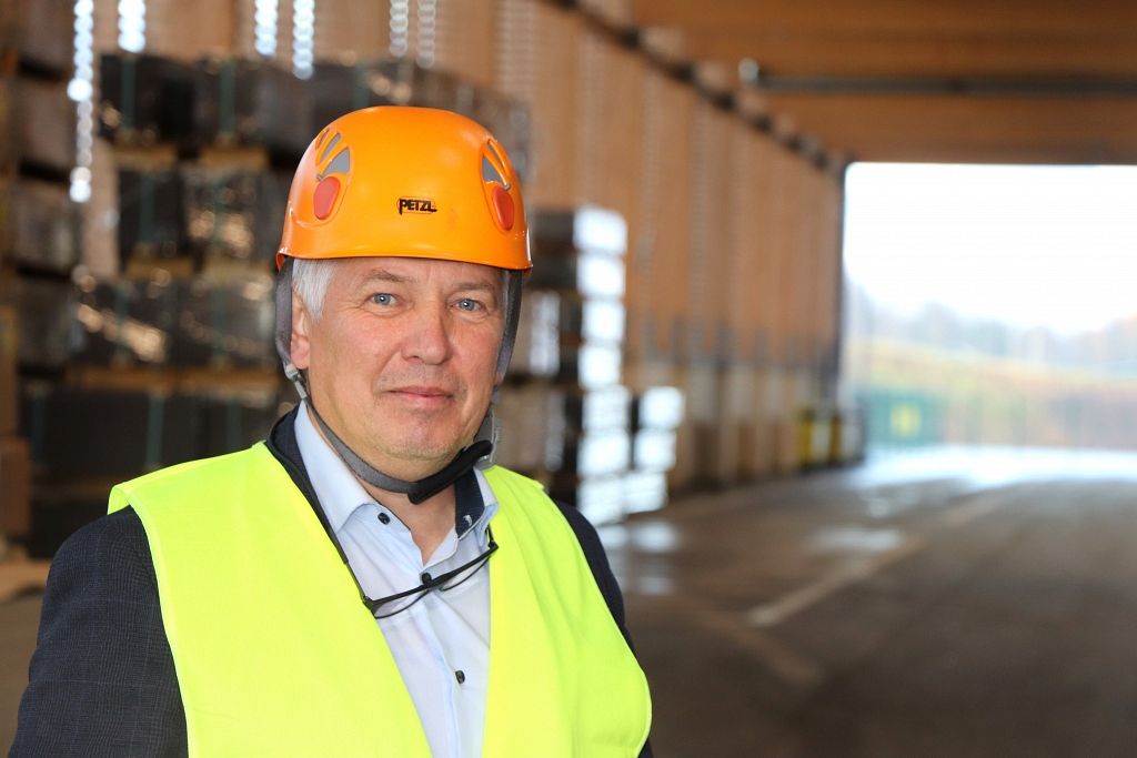 dblv's tweet card. Investējot apmēram 100 miljonus eiro jaunas lielformāta bērza saplākšņa produktu rūpnīcas izveidē,...