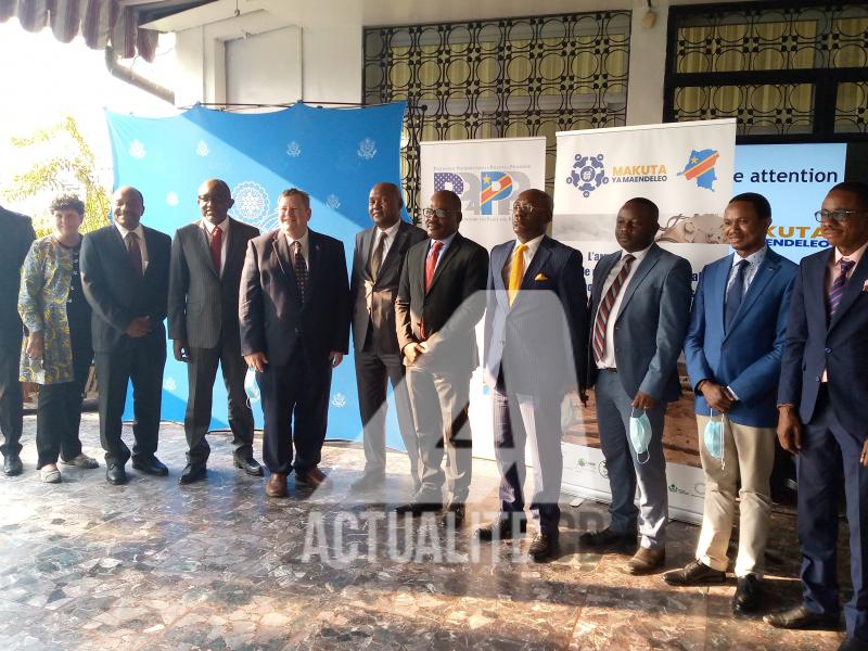 actualitecd's tweet card. L'ambassadeur des États-Unis en RDC, Mike Hammer, a lancé, ce lundi 26 juillet à Kinshasa, le projet "Makuta ya Maendeleo" ou "Money for Development".