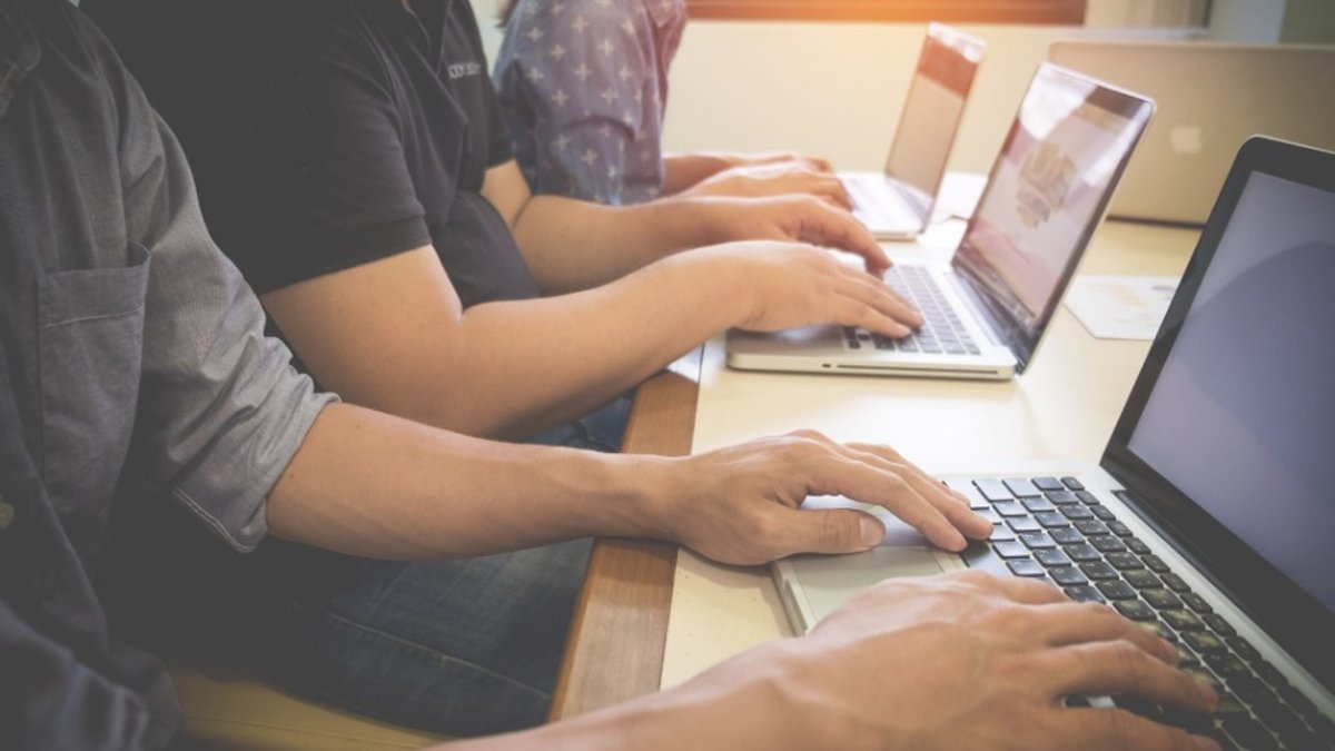 agitomax's tweet card. Alunos do Ensino Fundamental II e Médio da Escola Gracinha participam de desafio colaborativo que une criatividade e tecnologia