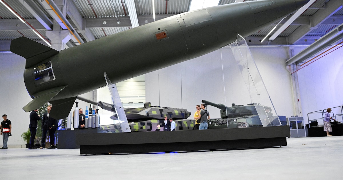 ADnl's tweet card. Terwijl de wereld voorzichtig spreekt over vrede in Oekraïne slaat de onzekerheid op de beurs toe. De aandelenkoersen van Europese defensiebedrijven - de grote winnaars van de oorlog - gaan keihard...