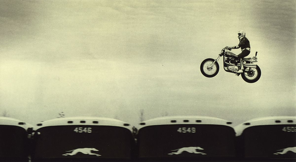 Jack_ElHai's tweet card. A wreck in London broke his bones but not his spirit. So he got back on his two-wheeled horse and sailed through the Ohio sky, with half the country watching