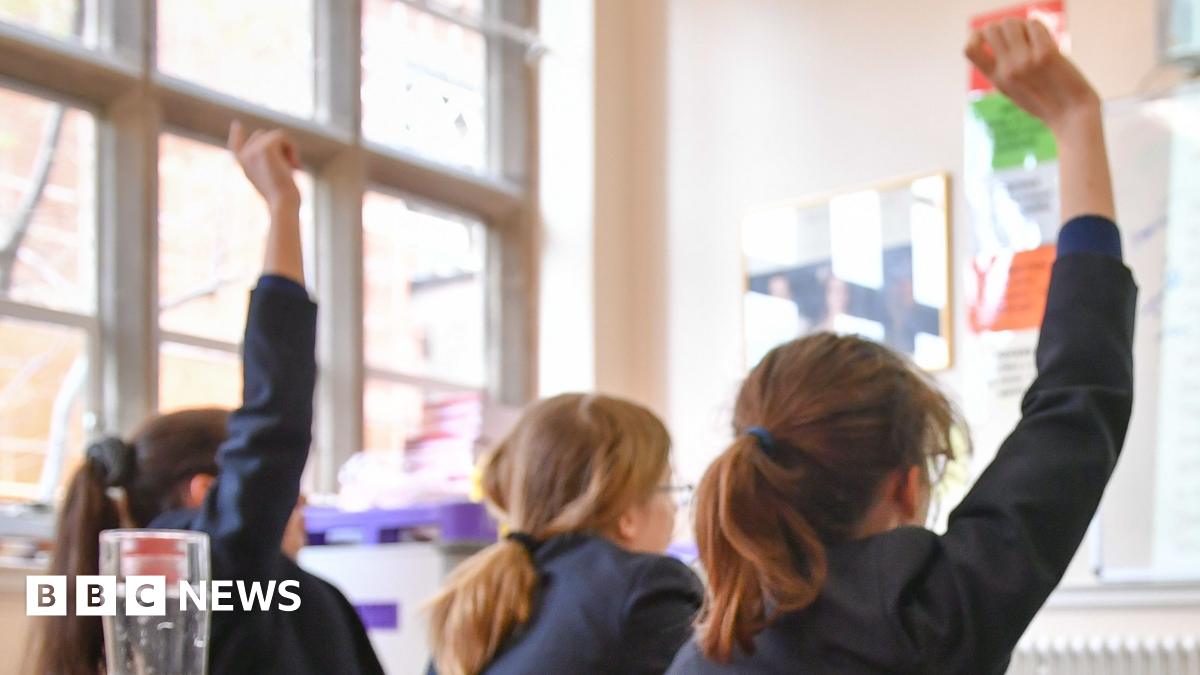 BBCNewsNI's tweet card. The figure of 24% compares to 31.2% who would prefer their child to be at an integrated school.