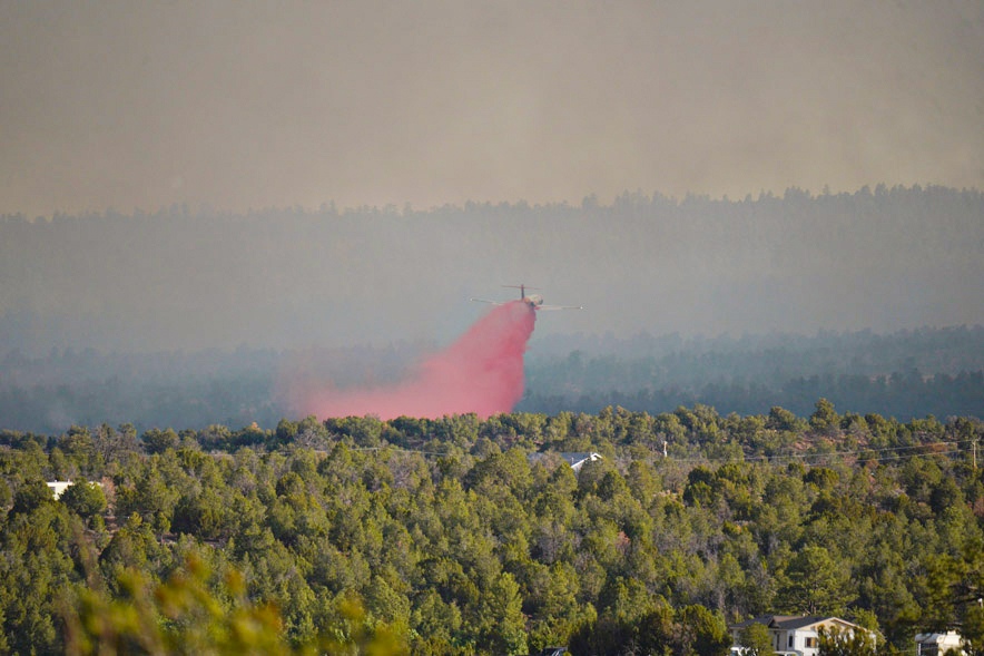 navajotimes's tweet card. Parts of Oak Springs and Hunters Point communities are now under mandatory evacuation orders as the Oak Ridge Fire continues to grow unchecked. By Sunday evening, the fire had reached more than 1,800...