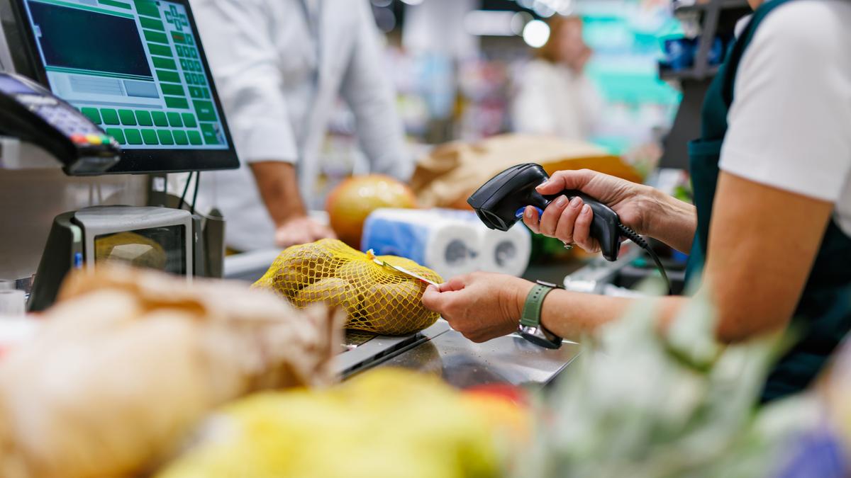 meteosergio1's tweet card. Dopo il caso di Fabio Giomi e i licenziamenti col test del carrello, i lavoratori finiscono nel mirino. La denuncia della Cisl di Siena: “Come se fosse colpa loro per quanto successo”. Presentata...