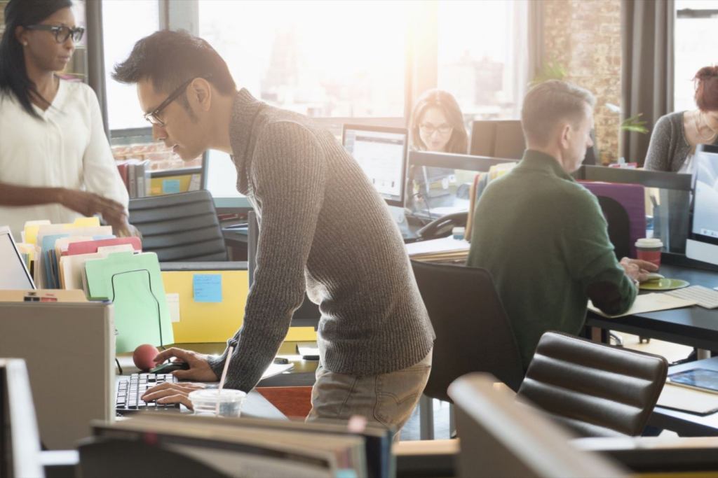 Entrepreneur's tweet card. Sorry, Tim Ferriss fans. No high performer actually has a four-hour workweek.