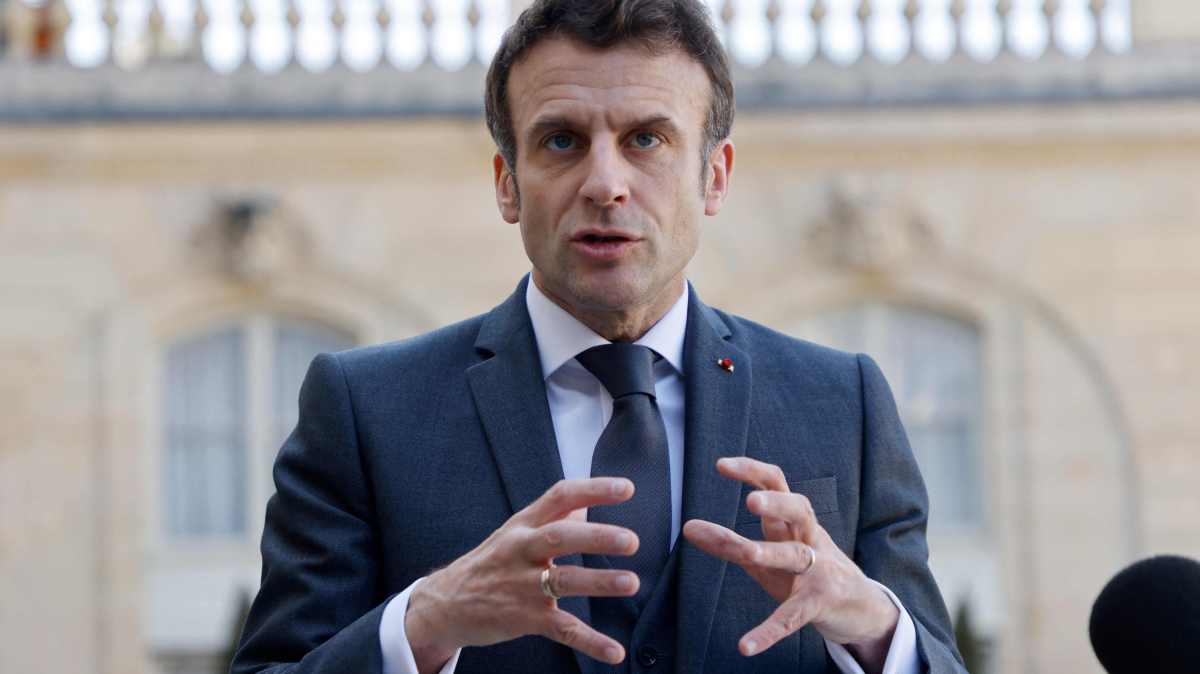 EnModeMacaron's tweet card. President Macron’s government has defended its decision to pay private consultants €2.4 billion for reports and advice since 2018 by claiming that the UK spe