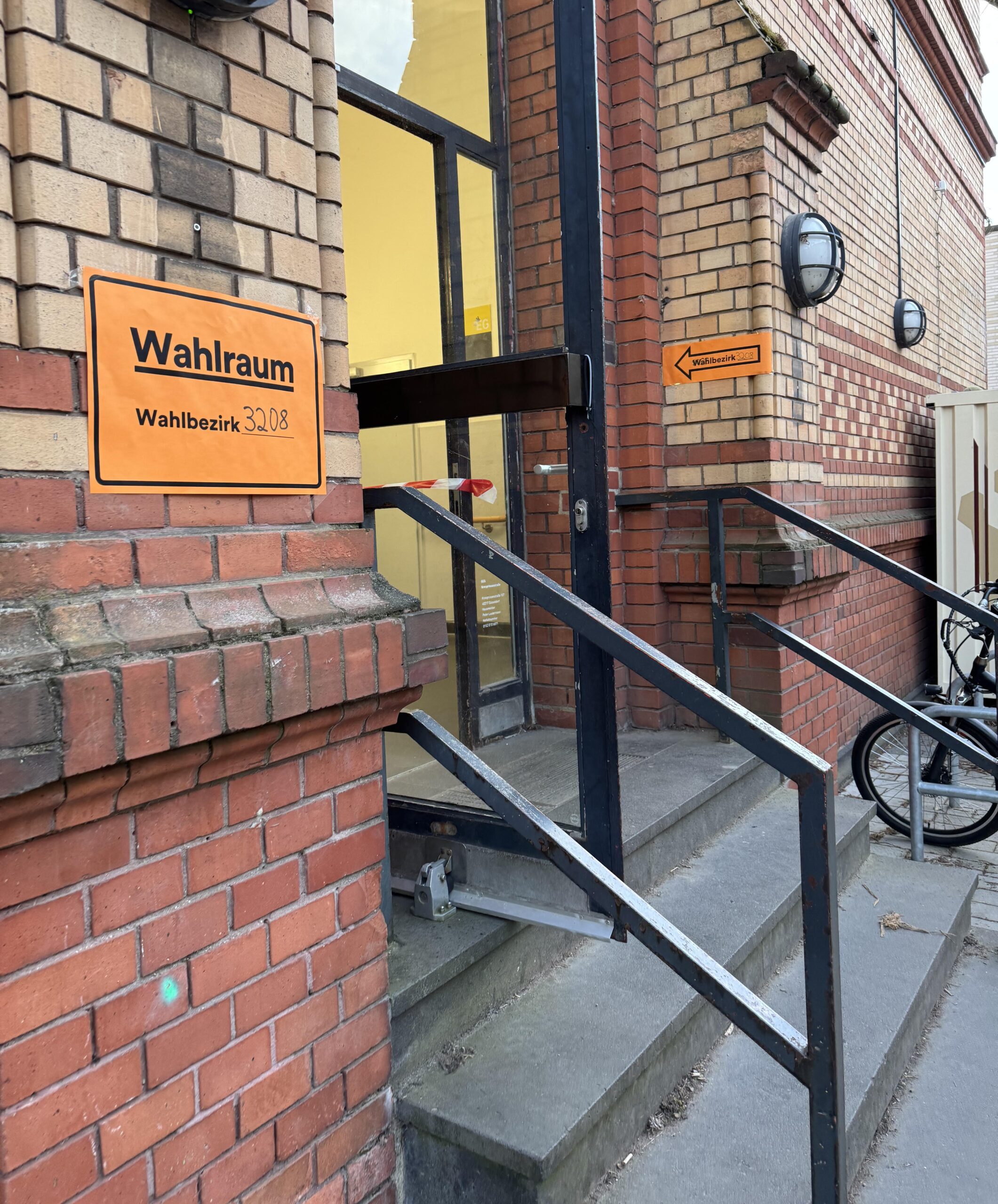 franziskript's tweet card. Auch wenn die Überschrift zu diesem Text wie einer dieser LinkedIn-Posts klingen mag: Ich habe am Sonntag bei der Bundestagswahl als Wahlhelferin wirklich etwas gelernt. Und - um es vorwegzunehmen -...