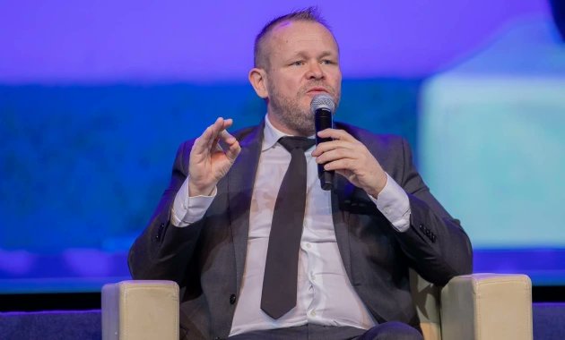 JrHumanAI's tweet card. Il était le centre d’attraction des Journées de l’intelligence artificielle (JIA), il est le fondateur de Human IA, il sera