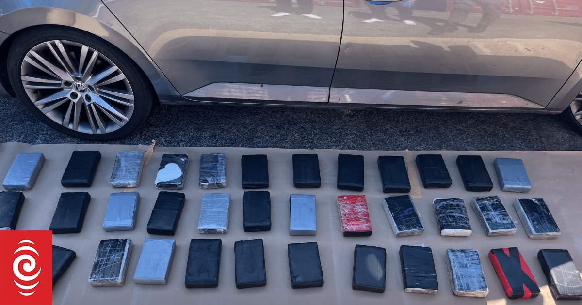 Snowflowgame's tweet card. The cocaine was found in bags on the top of legitimate product in a container sent to an Auckland business.