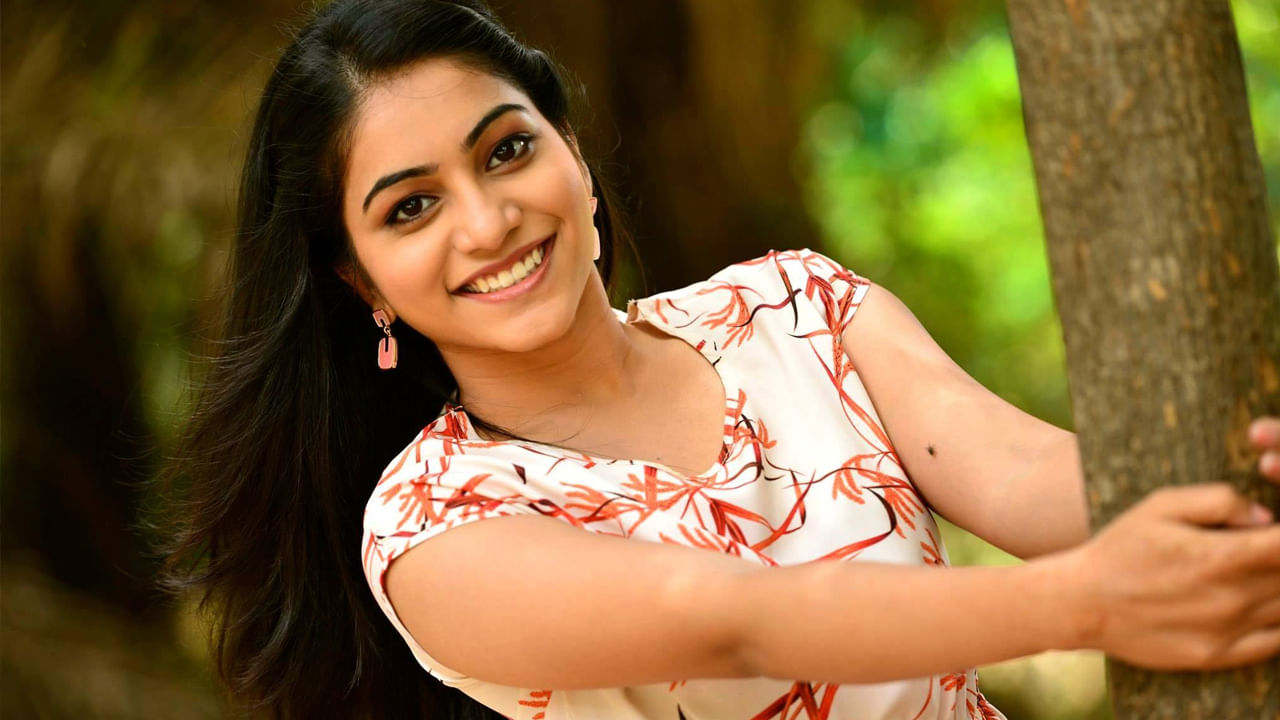 TV9Telugu's tweet card. అప్పుడెప్పుడో రాజ్ తరుణ్ హీరోగా పరిచయమైన ఉయ్యాలైన జంపాలైన సినిమాలో హీరోయిన్ ఫ్రెండ్ గా నటించి ఆకట్టుకుంది పునర్నవి.