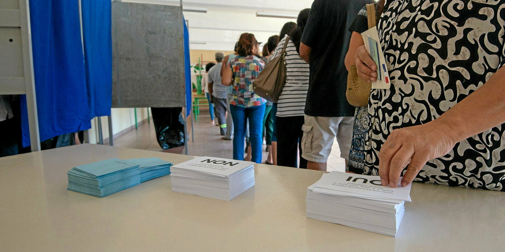 Mathilde_Sd's tweet card. ENTRETIEN. Le constitutionnaliste décrypte la situation de blocage politique et l’affaiblissement du président de la République qu’un référendum ne ferait, selon lui, qu’accroître.