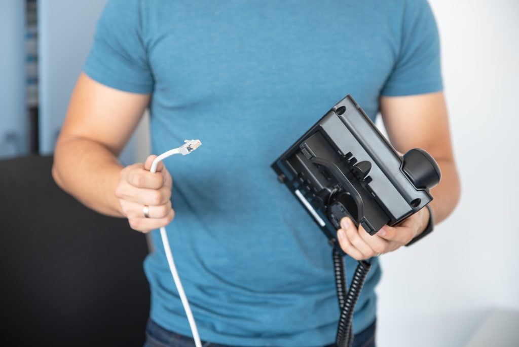 AiTechPro's tweet card. Learn how to fix common VoIP problems like poor call quality and dropped calls. Get troubleshooting tips and improve your business communications.