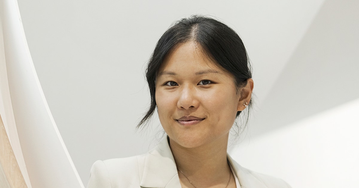 electrospaces's tweet card. De Amerikaanse journalist Karen Hao volgt de opkomst van ChatGPT-maker OpenAI al vanaf de begindagen. In haar boek Empire of AI geeft ze onversneden kritiek op het ‘egoïstische’ project.’We moeten...