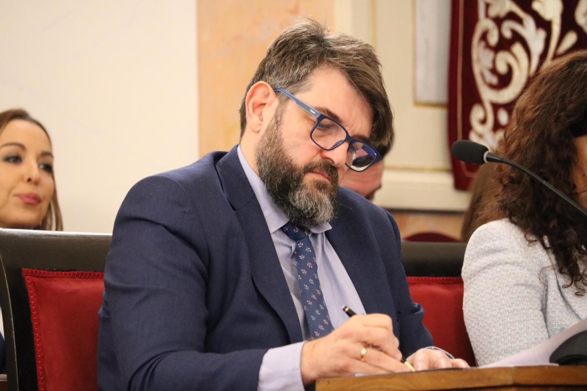 gaceta_es's tweet card. El portavoz de VOX en Alcalá de Henares ha señalado que este caso representa «una muestra más del fracaso del modelo multiculturalista»