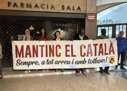 AviSalviOficial's tweet card. El col·lectiu, nascut el 2020 a les xarxes, és la punta de llança d’un missatge positiu en favor del català i anima la ciutadania a mantenir la llengua sempre, amb tothom i a tot arreu.