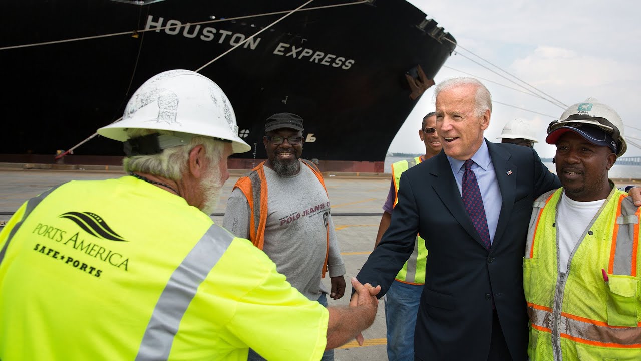 ObamaWhiteHouse's tweet card. Investing in American Ports Infrastructure