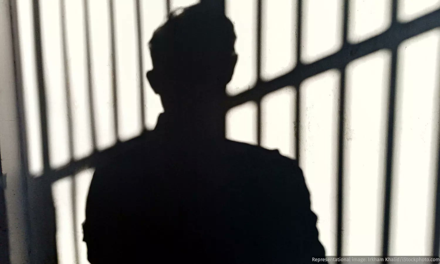 IndiaSpend's tweet card. In 90% of of all death penalty sentences in 2024, trial courts imposed sentences in the absence of adequate information about the accused, finds a recent report