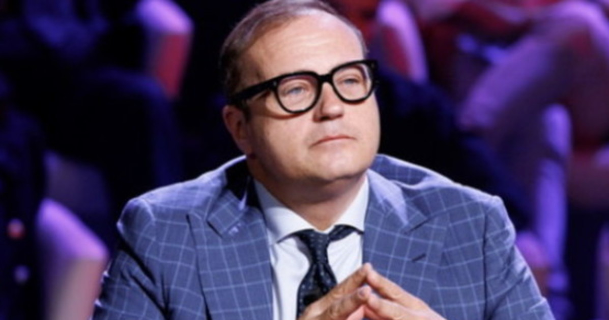 Tommasocerno's tweet card. Io che strimpello la chitarra canto sulle note di Edoardo Vianello «Per quest’anno non votare, stessa spiaggia stesso mare». E ...