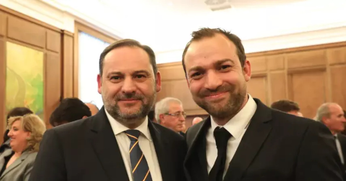 larena_carlos's tweet card. Víctor Ábalos no sólo está en el punto de mira de la UCO, pendiente de un informe patrimonial sobre su situación económica sino, además, en el de l...