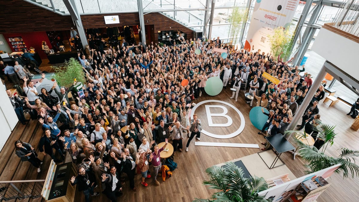 OrgComp16807's tweet card. Cada vez son más las compañías que aparcan los fines meramente económicos para poner el foco en la forma de generar un impacto positivo en la sociedad y en el planeta. Son las llamadas empresas B...