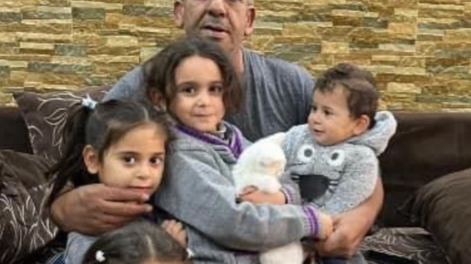 roundthefurr's tweet card. Hello everyone, I am Shayma and I am fundraising for the survival of my father, who’s stuck in Gaza.