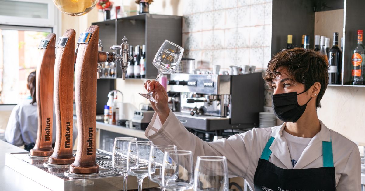 CIFPCOMPOSTELA's tweet card. Últimas plazas disponibles para estudiar Servicios de Restauración en el C.I.F.P. Compostela