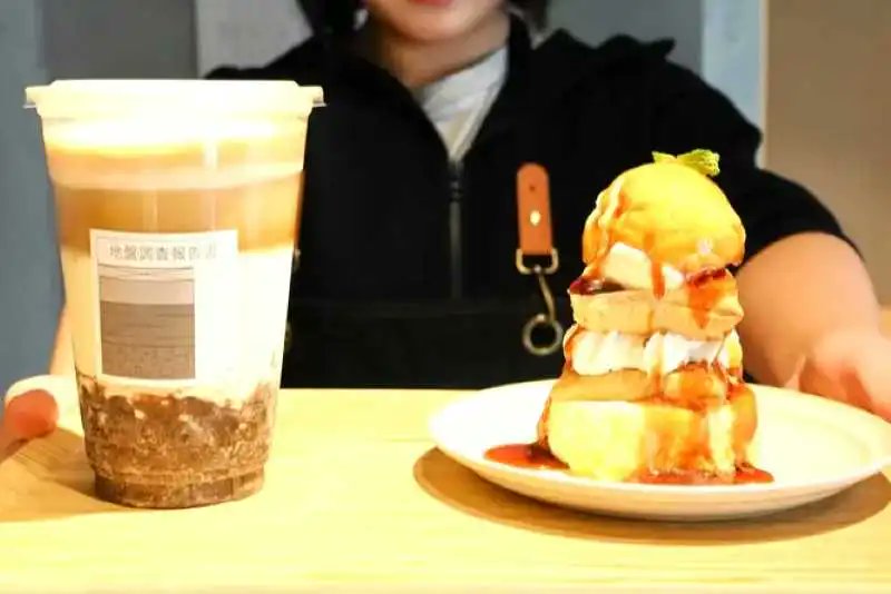 tripeat_hkd's tweet card. 建物の安全に欠かせない構造設計の世界をスイーツで楽しんで―。札幌の構造設計会社「さくら構造」は、本社ビル「サ