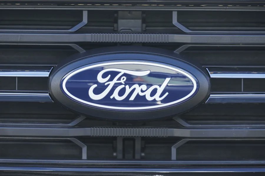 ElIndpendiente's tweet card. Ford Motor Co. dio un paso clave hacia la digitalización de su modelo comercial al anunciar una nueva plataforma que permitirá a los consumidores buscar y adquirir vehículos seminuevos certificados...