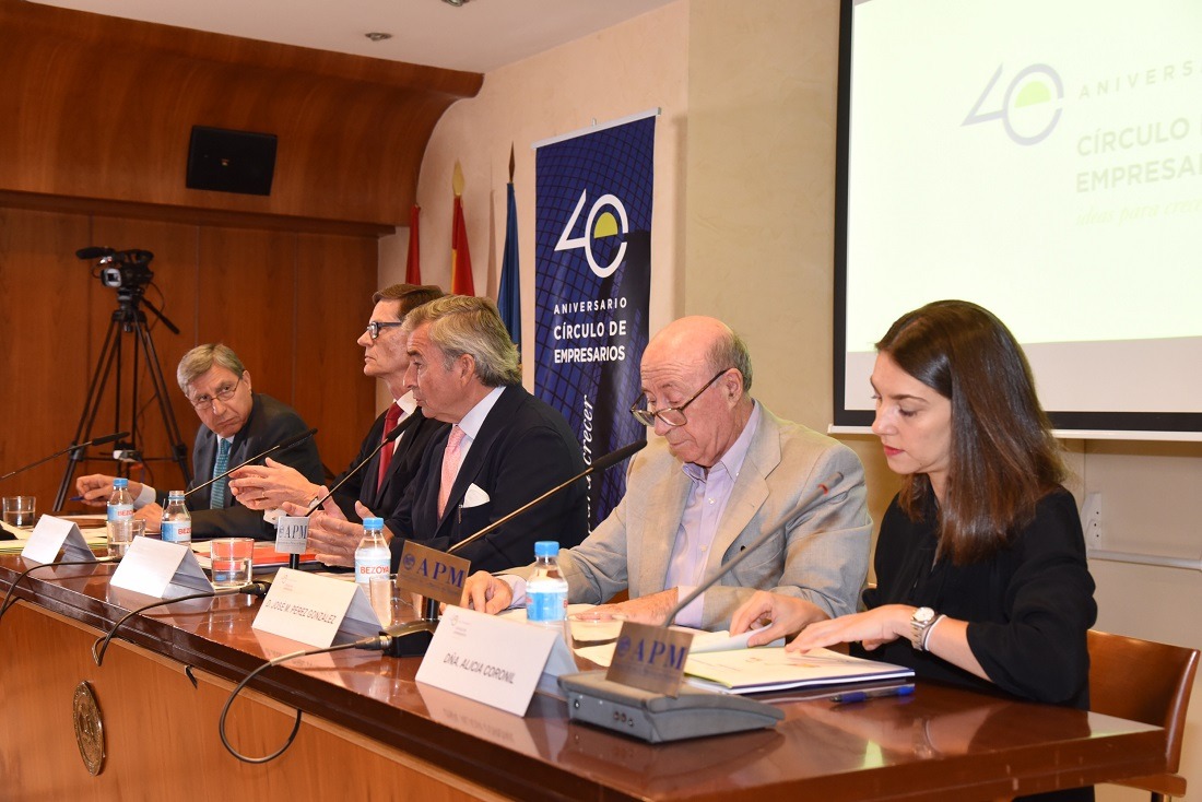 NavarraCapital's tweet card. Mediante los documentos 'Una España mejor para todos' y 'Un pacto para un crecimiento integrador', el Círculo de Empresarios propone ideas para debatir sobre el futuro de España.