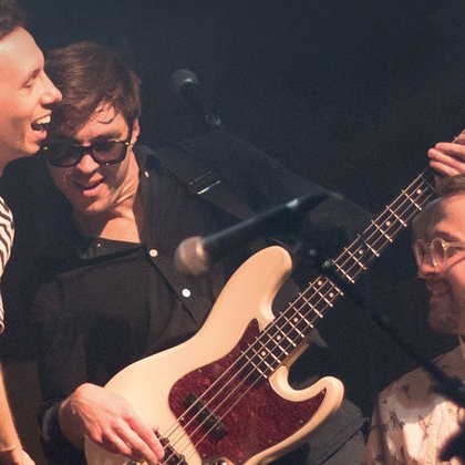 Tweet card summary image