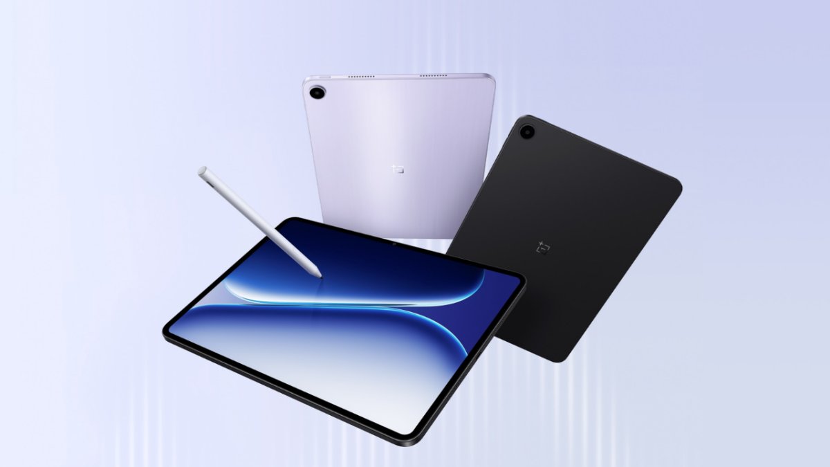 ExtremeTech's tweet card. The OnePlus 15R will be available in Charcoal Black and Mint Breeze.