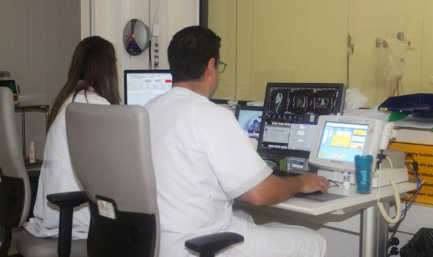 Monica_Garcia_G's tweet card. Un estudio certifica que el rendimiento cognitivo de los facultativos se reduce casi una cuarta parte