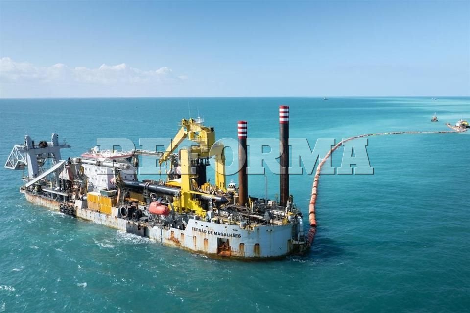 reformanacional's tweet card. Recorren la IP y el Gobernador las obras en el buque draga "Fernando de Magallanes".