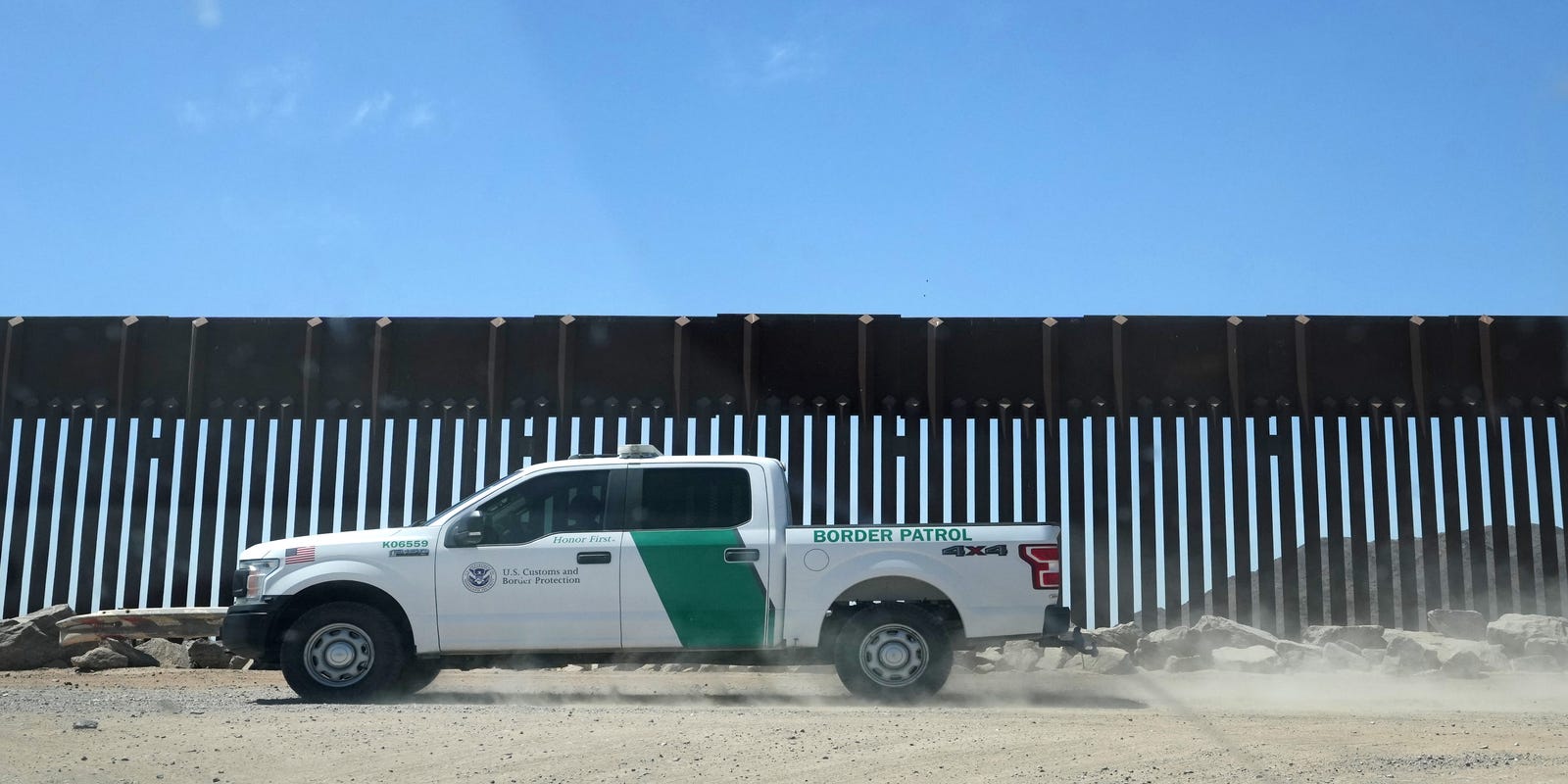 dannowicki's tweet card. The number of Border Patrol encounters in Arizona and the entire U.S.-Mexico border has been steadily rising since July 2025.