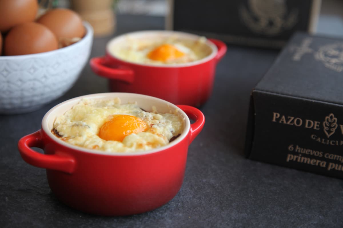 PazodeVilane's tweet card. Huevos cocotte con setas y trufa - Pazo de Vilane