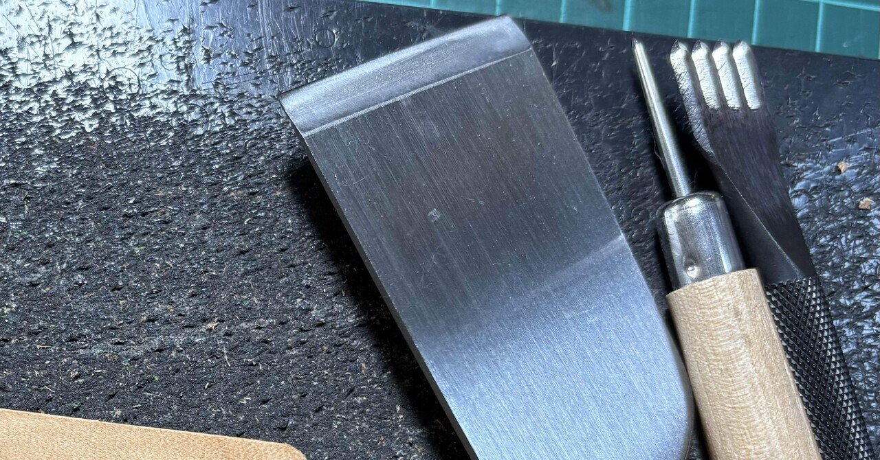 versionA20XX's tweet card. 342話目。 どうも、あおです😄 ますますインドア派度合いが加速して、おうち時間を充実させるべく色々やってます。 #挨拶文を楽しもう という訳で今回は、ココ最近の活動方向を…… 興味無いとか言わないように。 まずは、カミさんが引き当ててきた秋田犬をウチの子(シベリアンハスキー)にしてみた。 なんのこっちゃ？って話なんですけど、犬の合掌シリーズなるものがあって、ハスキーが欲しかったらしいんです。...