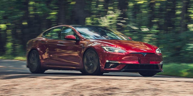 Mikehomeseller's tweet card. Tesla's range-topping EV is just as quick as it's ever been.