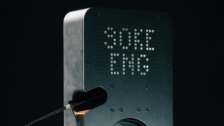 DomusWeb's tweet card. Knokke scans 35mm film by combining a retro-futuristic design with advanced scanning technologies.